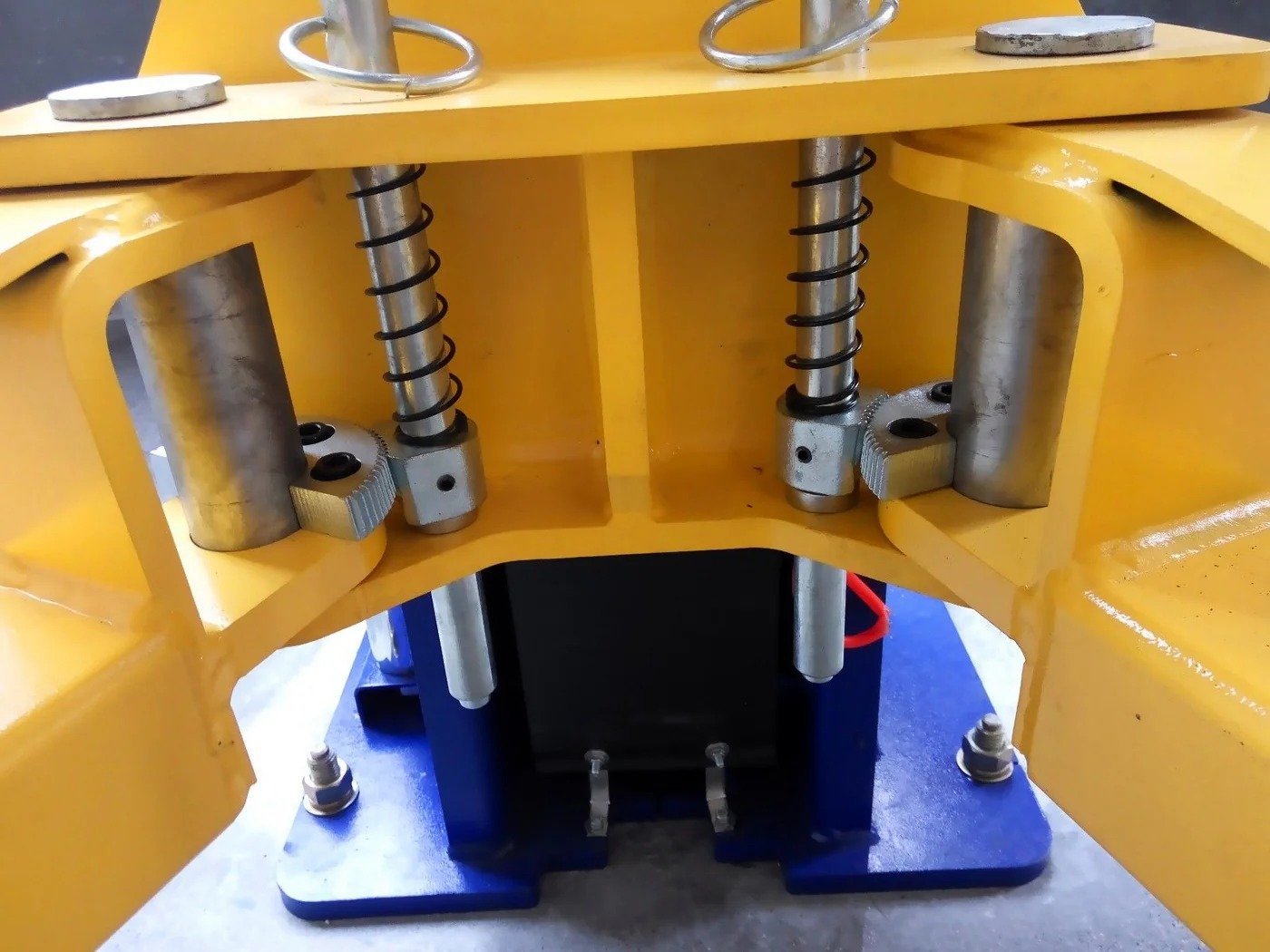 10,000LB 2-Post Floor Plate Heavy Duty Car Lift with 3 Year Warranty – HW-10KBP-A - Image 6